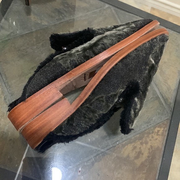 FREE PEOPLE BLACK VELVET ‘Butterfly Effect’ MULE Shoe - Picture 5 of 15